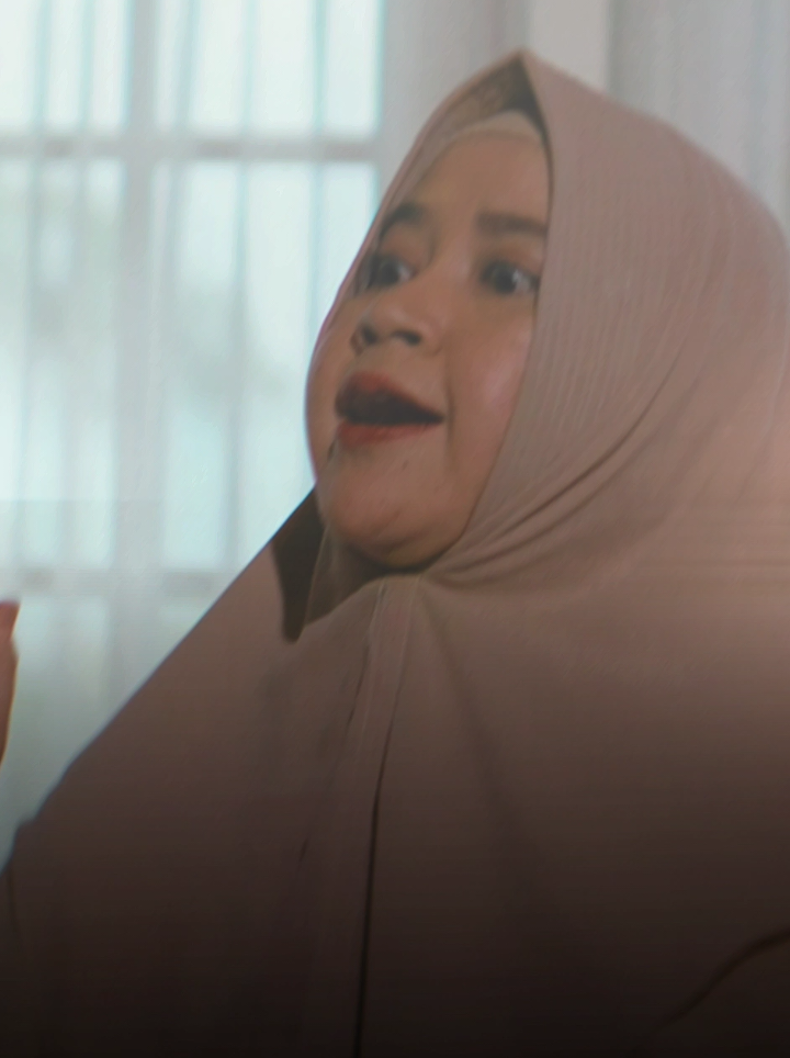 Kadang kita cuma butuh film ringan kayak gini “dilanjutkan salah disudahi perih”, biar otak istirahat sejenak di tengah keruwetan duniawi. Film Dilanjutkan Salah Disudahi Perih 25 September 2025 Di Bioskop  #dilanjutkansalahdisudahiperih #dsdp #drama #komedi #romance 