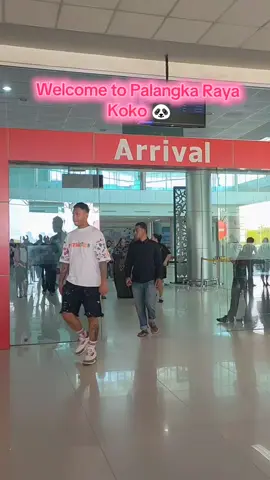 Iseng2 berhadiah....niat mau beli pastry Roti O ke bandara ehh pas @djpandaofficials mendarat...welcome to kota cantik,kopan 😘🙏 #djpanda  #djpandaofficial  #palangkaraya 