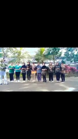 ada nenek lincah sudah umur 80 tahunan lebih ikut tiktok an lho... coba tebak sebelah mana?🤩😁 #bestie #trend #fyppppppppplpppppppppppppppppopppppp #sehatselalu #selalubersyukur 
