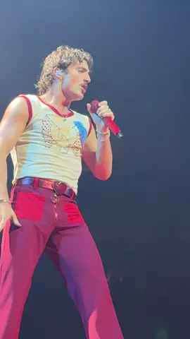 Slow it down if you think Benson Boone isn’t one of the greatest entertainers we will ever see since Freddie Mercury!  Prove me wrong! 🤷🏻‍♂️ ##bensonboone##AmericanHeartWorldTour##SlowItDown##Concert##FYP