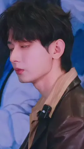aku sangat khawatir kamu membuat aku menangis tanpa henti😭 .  .  #chengyi #chengyi成毅 #tothemountainsandseas  #xiaoqiushui  #lichenzhou 