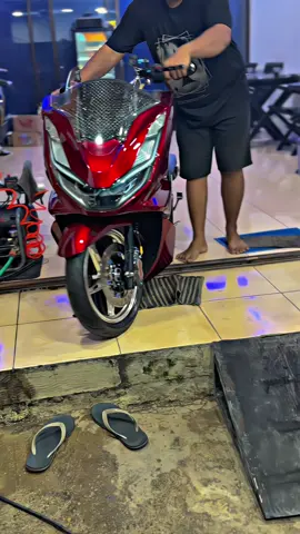 Nyangkut😭😭#fyp #pcx160 #pcx160ล้อ17แต่งสวย #pcx #fouryou #lewatberanda #pcxmodifikasi 