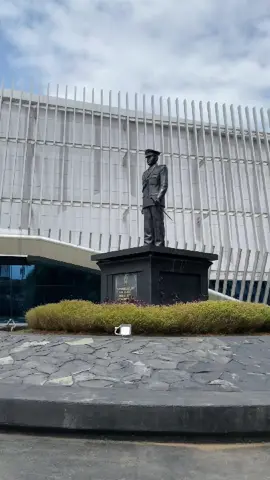 Tour kampus bareng Unjani Cimahi? Let’s go! 🚶‍♂️✨ Mulai dari suasana hijau nan sejuk, spot foto estetik, sampai gedung-gedung modern yang jadi pusat kegiatan mahasiswa. Gak cuma tempat belajar, tapi juga tempat berproses, berkreasi, dan mewujudkan mimpi. 🌟 Buat kamu yang lagi cari kampus dengan vibe positif, suasana kekeluargaan, plus fasilitas yang lengkap, Unjani Cimahi bisa jadi pilihan tepat! 💚 Stay tuned, masih banyak keseruan lain yang bisa kamu temuin di sini 👀 #ANAKJENDERAL  #PKKMBUNJANI2025  #SMARTMILITARYUNIVERSITY  #BHASKARANAWASENA2025 