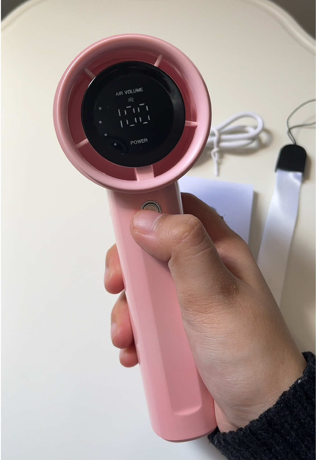 This budget friendly turbo fan is a must have. With 1 to 100 levels of strong air, 9 meters per second wind speed and a 4000 mAh battery that lasts up to 8 hours, you can stay cool anytime anywhere. #turbofan #handheldfan #portablefan #budgetfriendly #musthave 