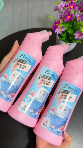 Chị nào sợ cái mùi tẩy bồn cầu thì mua chai Nước tẩy toilet Floracia có mùi thơm nha các chị #phuonggiadung7 #nuoctayboncau #tayboncau #floracia#xuhuong 