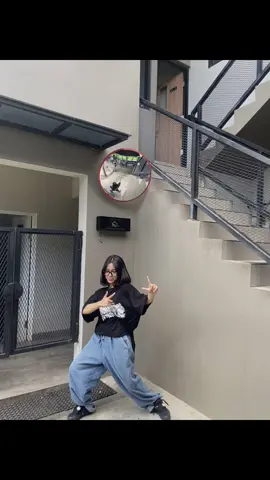 petantang petenteng bgt jir😭