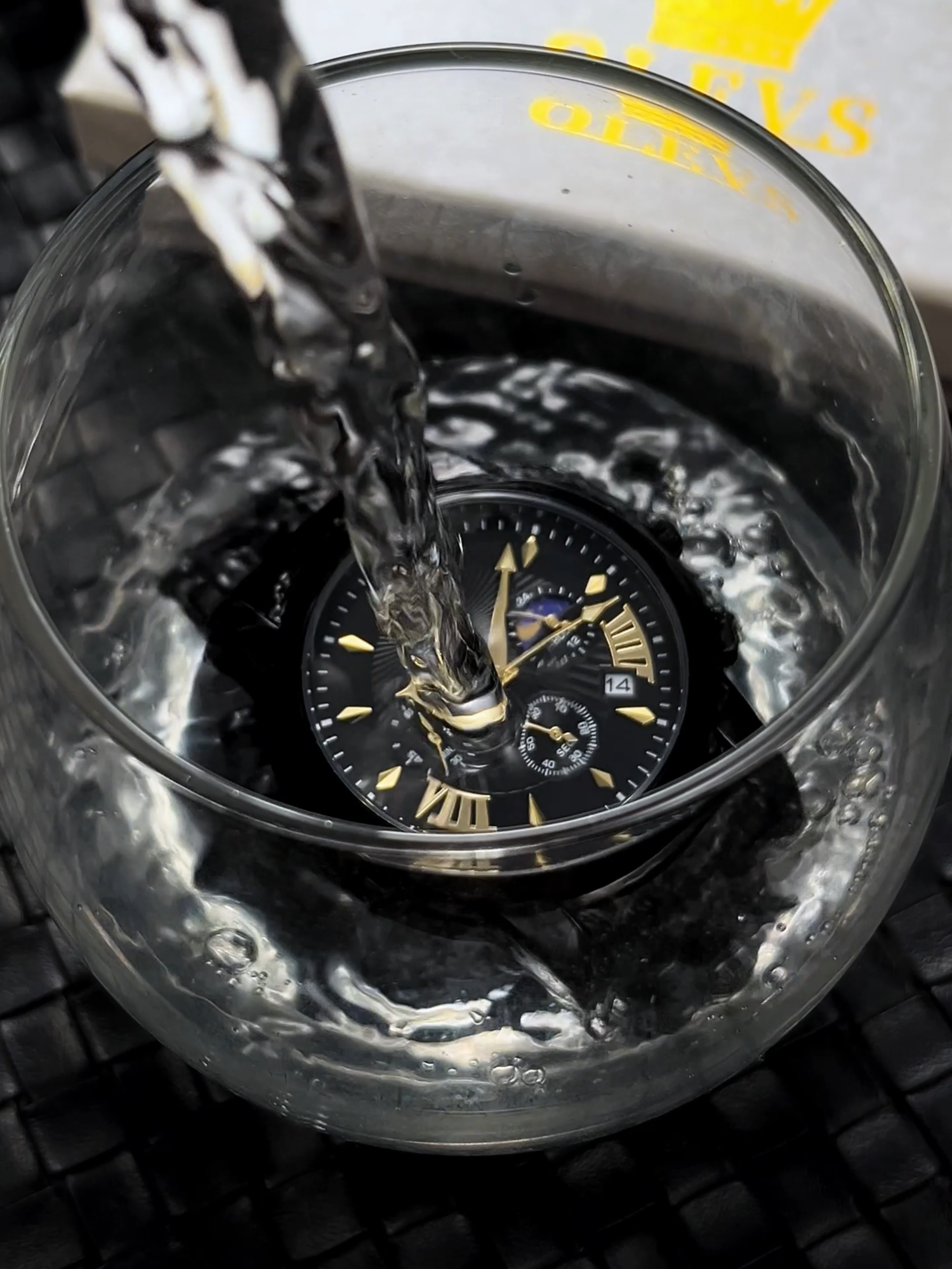 Don't Miss Out! This TikTok - Ready Watch is Selling Like Crazy#adsthr #foryourpagee #adss #watch #watches #tiktokshop #styleup #2025 #foryourpage #tiktok #adsteam #ADS