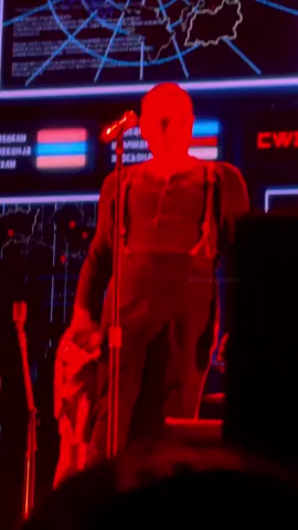 gerard laughing AT HIMSELF for being silly crazy with the gentleman !!! (& also absolutely clocking me at the end??? that jumpscared me) this was suchhh a fun show im so excited to show everything 😭 #mcrtampa #mcr #mychemicalromance #gerardway 