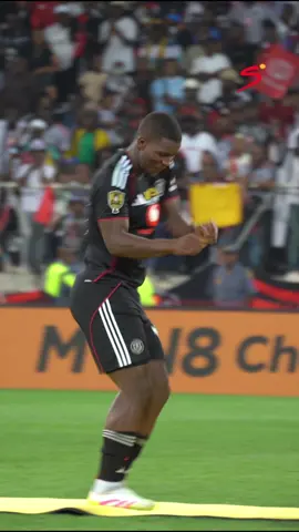 Aw’ bhuti 🕺 The ‘TLB’ was happy after winning the #MTN8 for the first time 👌 #sportsontiktok #orlandopirates #ssdiski #kasifootball 