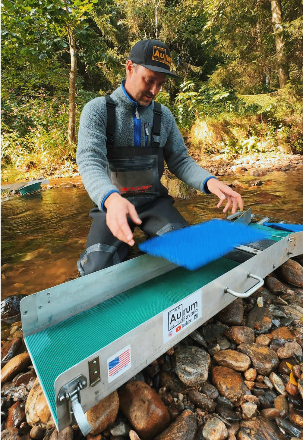 Hunting for river gold – every nugget could be the find of a lifetime! 😎 #goldrush #goldmining #goldprospecting #treasurehunter #goldenfinds 