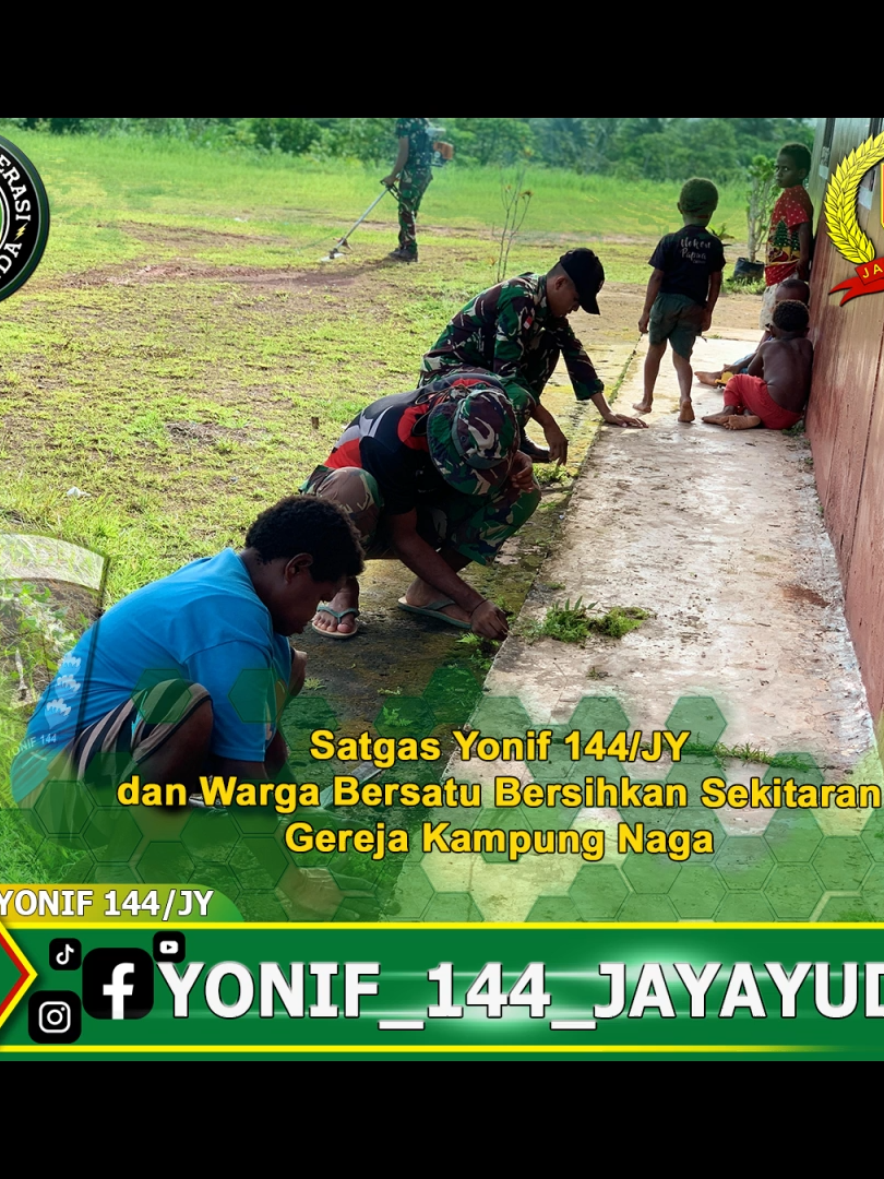 Satgas Yonif 144/JY dan Warga Bersatu Bersihkan Sekitaran Gereja Kampung Naga Boven Digoel  – Dalam semangat mempererat kemanunggalan TNI dengan rakyat, Satgas Yonif 144/JY melaksanakan kegiatan karya bakti pembersihan Gereja di Kampung Naga, Distrik Jair, Kabupaten Boven Digoel, Papua Selatan. Minggu (14/9/2025). Kegiatan ini dilaksanakan usai ibadah mingguan dan dipimpin langsung oleh Sertu Ifdal bersama anggota Pos Kout Kampung Naga. Kegiatan sosial ini mendapat sambutan hangat dari masyarakat Kampung Naga, yang turut serta membantu dalam proses pembersihan lingkungan gereja.  Tujuan utama dari kegiatan ini adalah menciptakan lingkungan ibadah yang bersih dan nyaman, sekaligus mempererat tali silaturahmi antara personel TNI dan warga setempat. Dansatgas Yonif 144/JY, Letkol Inf Eko Siswanto, S.Hub.Int., M.I.P., menyampaikan dukungannya terhadap kegiatan ini. Dalam keterangannya, beliau mengatakan, “Kami berkomitmen tidak hanya menjaga keamanan, tetapi juga turut berperan aktif dalam membantu masyarakat, termasuk melalui kegiatan kemasyarakatan seperti karya bakti ini. Ini adalah bagian dari wujud nyata pengabdian TNI kepada rakyat.” Masyarakat Kampung Naga mengungkapkan apresiasi atas kepedulian Satgas TNI dalam membantu menjaga kebersihan rumah ibadah mereka. Kehadiran Satgas Yonif 144/JY dirasakan membawa dampak positif bagi kehidupan sosial masyarakat, khususnya dalam menciptakan suasana yang harmonis dan damai di wilayah perbatasan. Kegiatan ini menjadi bukti nyata sinergitas dan kepedulian TNI terhadap masyarakat Papua Selatan, serta semangat gotong royong yang tetap hidup di tengah keberagaman.