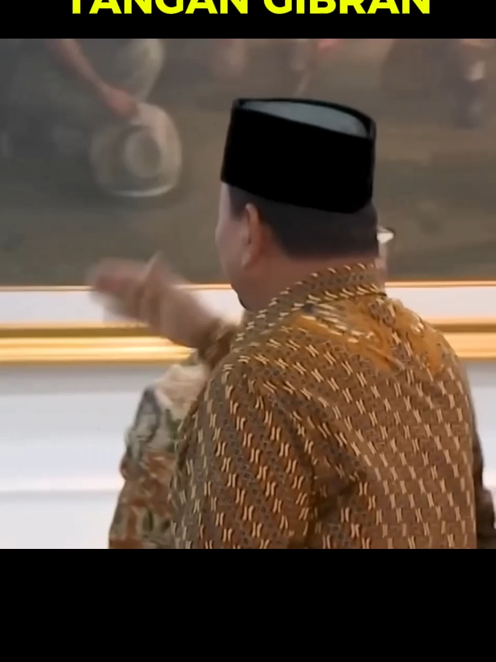 Apakah Ini Tanda Kalau Gibran Adalah Calon Presiden Terbaik Hingga Bahlil Ketum Golkar Hendak Cium Tangannya #bahlillahadalia #prabowosubianto #rajajawa #GibranRakabuming