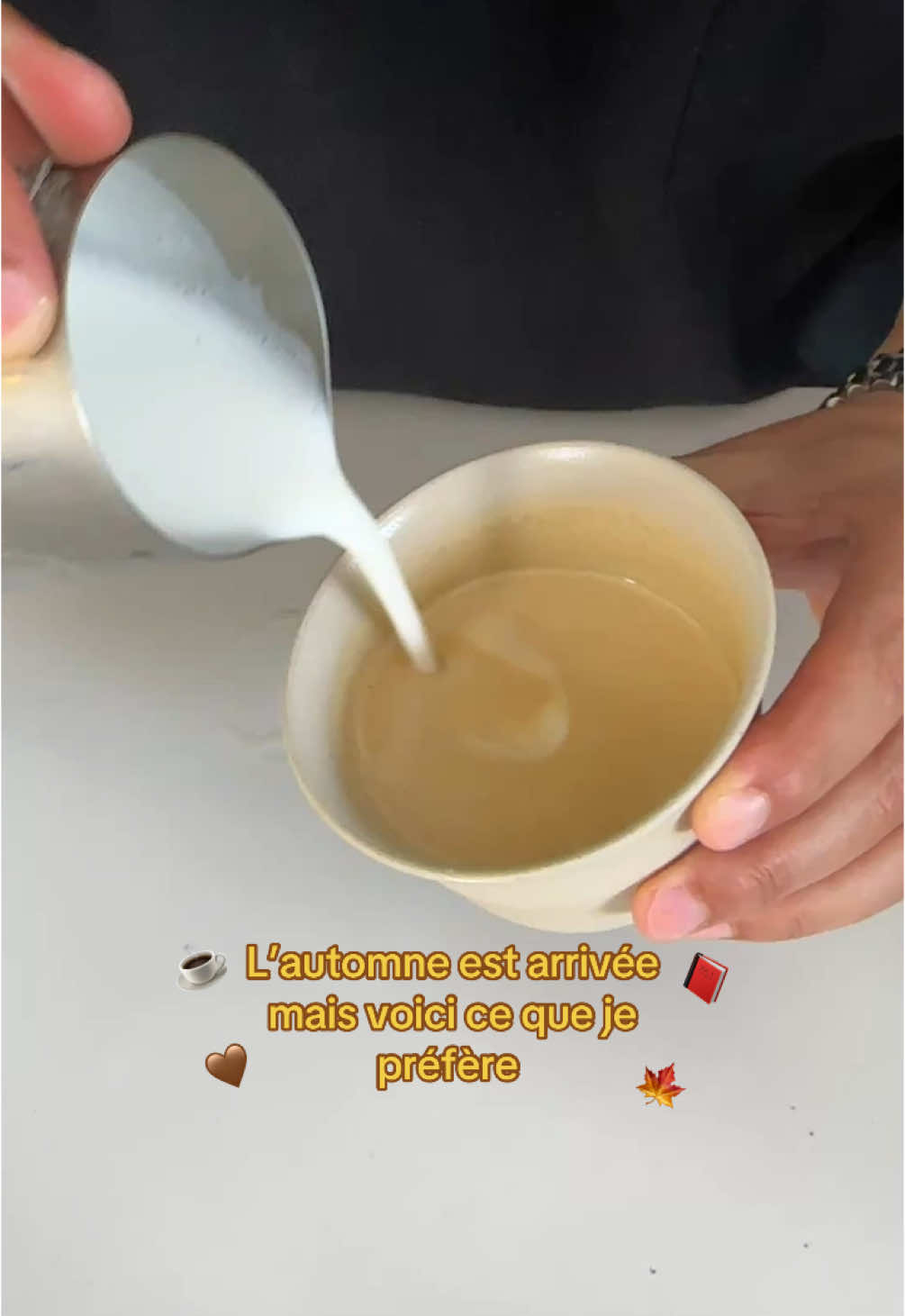 6 signes que la meilleure saison est bel et bien arrivée ! 🍁♥️ #autumngirl #automne #cozyseason #fallvibe #coffeelover 