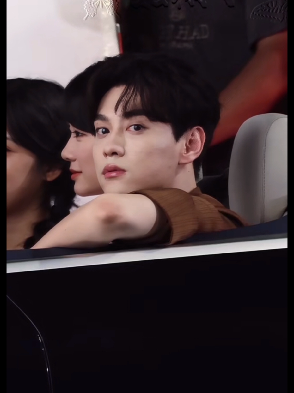 โดนจับได้ซะละ 🤭💛 #เถียนสวี่หนิง #TianXuning #田栩宁 #ฟีดดดシ #เทรนวันนี้  OneDayInJuly 七月的一天 