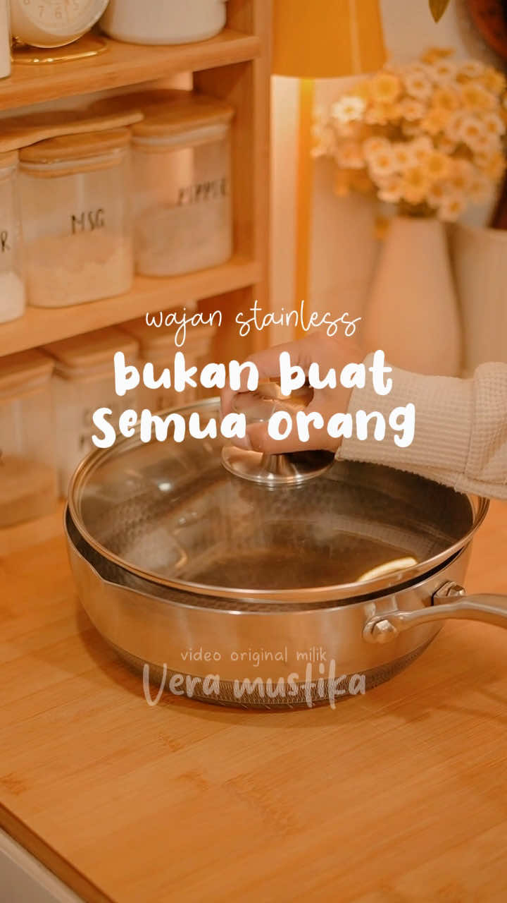 Replying to @kriiuka ini aku kasih liat ya rebus lanjut goreng, btw aku lg pake yg ukuran 24cm nya ya, lebih enak sih buat dipake sehari2 #wajanstainless #wajanantilengket #wajanstainlessantilengket #wajanhoneycomb #freemir 