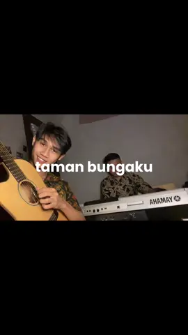 #tamanbungaku @Aku Jeje yee spesialis musisi pulang kantor 