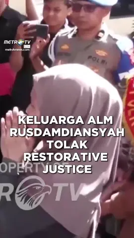 Keluarga almarhum Rusdamdiansyah, pengemudi ojek online yang meninggal dunia karena dikeroyok massa, meminta pelaku pengroyokan dihukum seberat-beratnya.