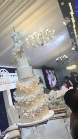 #tasteofheavenbakery🇺🇬🇺🇬 #kampala_uganda🇺🇬🇺🇬🤝 #bakersoftiktok #weddingcake 