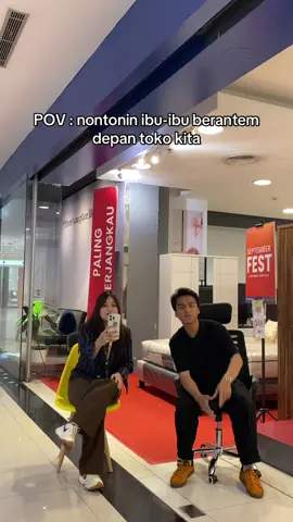nontonnya sambil duduk di kursi dari Zenna Furniture udah pasti nyaman 🤩 #zennafurniture #zennahomeliving #rekomendasifurniture 