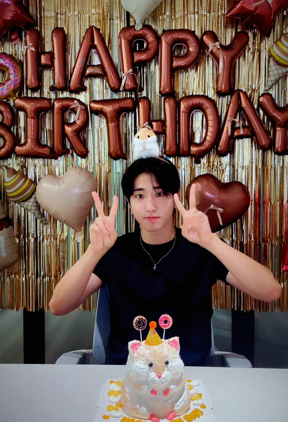 It's 🐿's birthday🍩 #StrayKids #스트레이키즈 #한 #HAN #HappyHANDay 