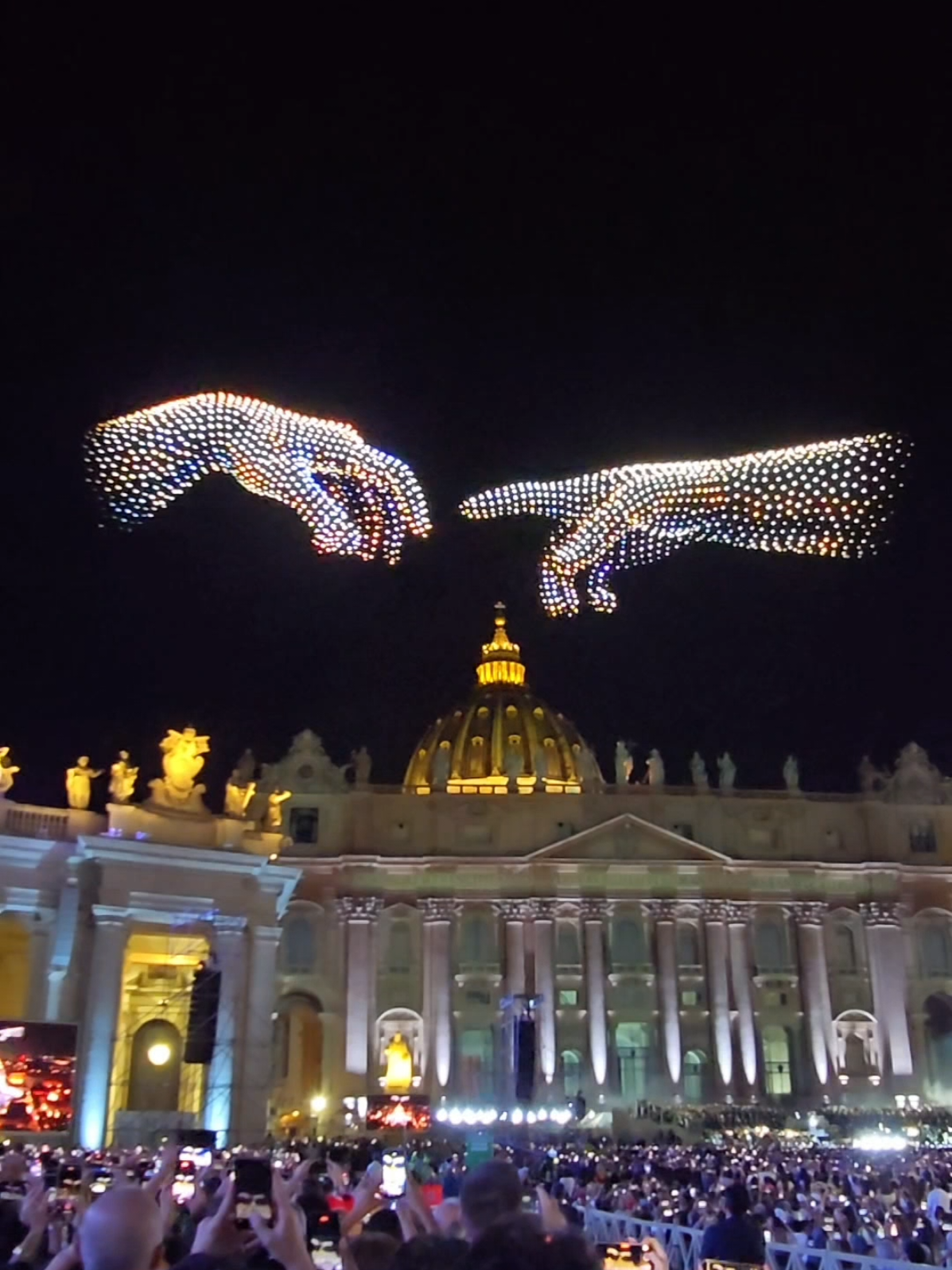 show de drones vaticano #italia  #vaticano  #showdedrones  #karolg  #andreabocelli 