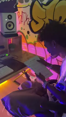 เนื้อเพลงของลุงพเนจรถึงสตูดิโอแล้ว