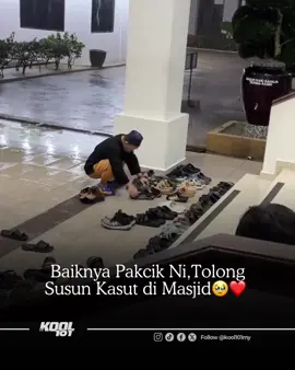 Baiknya pakcik ni 🥹❤️ Walaupun bukan tugas dia, tetap luangkan masa susun kasut di luar masjid. Inilah contoh akhlak mulia buat kebaikan tanpa harapkan balasan. Kadang kita rasa perkara kecil tu tak penting, tapi hakikatnya pahala besar sedang menanti. Semoga kita dapat ikut jejak pak cik, buat kebaikan tanpa mengharapkan apa apa balasan ❤️ #Kool101 #SemasaDanSosial #MuzikYangFamiliar #Berita #isusemasa #isuterkini Kredit: TT fizow