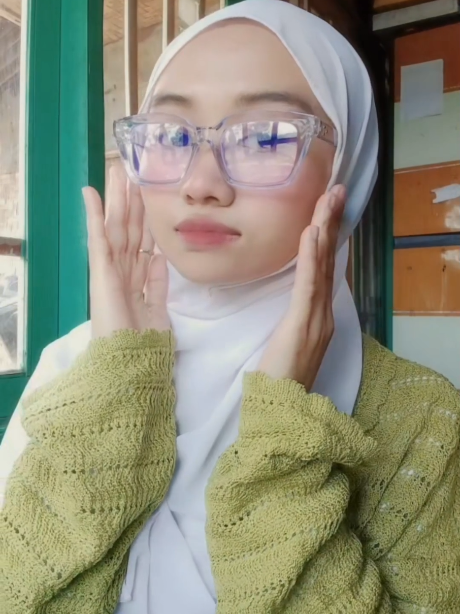 Akhirnya nemu juga kacamata yang harganya semurah ini, tapi kualitas sekeren ini, kalian wajib punya, jangan sampai kehabisan!!😭🤩 #kacamata #fyp #fyppppppppppppppppppppppp #rekomendasi 