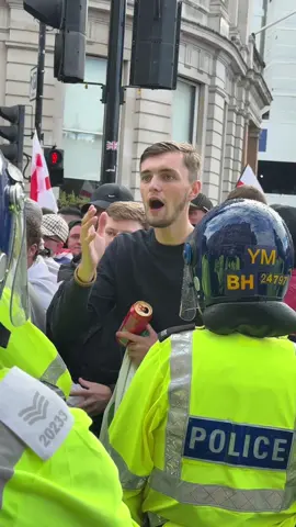 Tens of thousands of people gather in London for the rallies organised by ‘Unite the Kingdom’ free speech festival VS  ‘Stand Up To Racism (SUTR)’ #UniteTheKingdom #13thSeptember #StandUpToRacism  #CharlieKirk