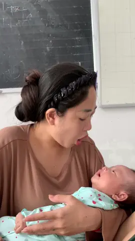 Màn song ca của mẹ và cà na 😃##ngocbich##mackimthong##thongbichtv##giadinhcana🥰