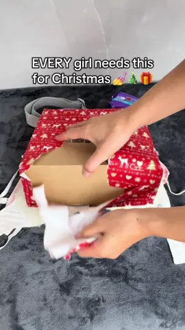 Every girl need this pijama set under the tree this Christmas 🧸🎁🎄