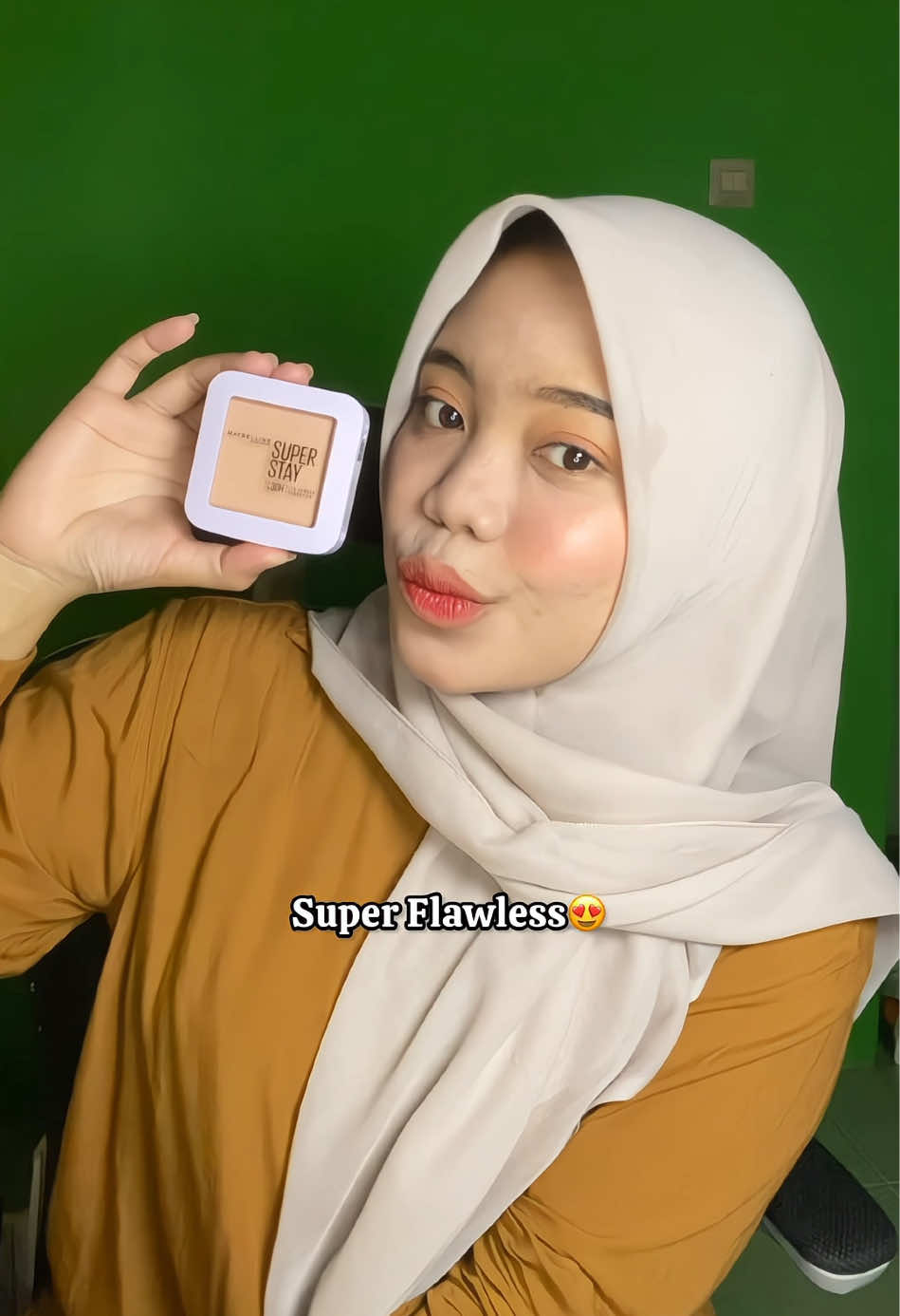 Ngga takut Make-up Cracks walaupun aktivitas seharian. Karna sekali swipe SUPERSTAY FLEX POWDER FOUNDATION bikin Make-up flawless, no crack & tahan lama hingga 30 jam‼️ Let's find your best shade😍 @Maybelline Indonesia  #10KFlexNoCrack #SuperstayFlexPowderID #WeAreMaybelline #Makeup #creatorsearchinsights 