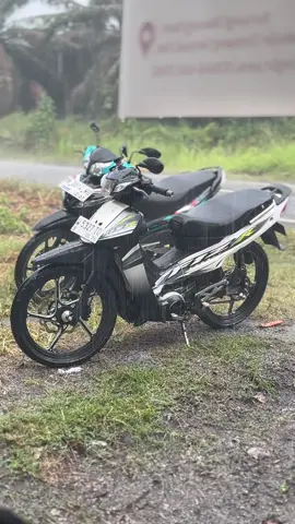 Tiada hari tanpa hujan🌧️ #f1zr #storyf1z #2stroke #twostroke #fiz #fyp 