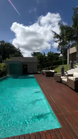 Step into luxury with this incredible villa in Hidrolandia! For R$ 7,990,000, enjoy 1,000m² of stunning living space with a relaxing sauna, a sparkling pool, and a private home cinema for movie nights. Imagine unwinding in the sauna, swimming under the sun, or watching films in style. This isnt just a home its a paradise! Dont miss out secure this dream estate today! 🏡🏊‍♂️🎬 #luxuryvilla #hidrolandia #brazil #dreamhome #sauna   