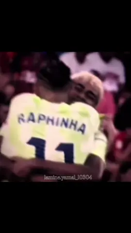 Rafinha es como el hermano mayor de Lamine, siempre lo protege, siempre será el primero en correr y protegerlo💙. Amo mucho a este dúo💙❤️💙❤️ @Lamine Yamal @Raphinha 🩶