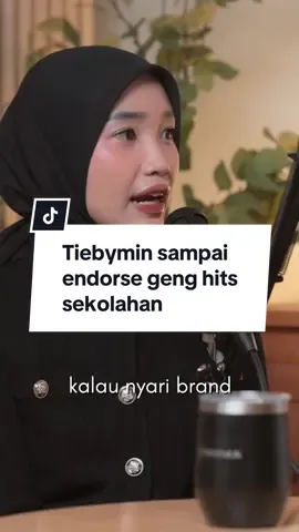 Menjual hijab untuk anak sekolahan, Tiebymin sampai endorse 1 geng hits di kalangan anak sekolah lho! Selengkapnya bisa ditonton di YouTube Modestalk. 