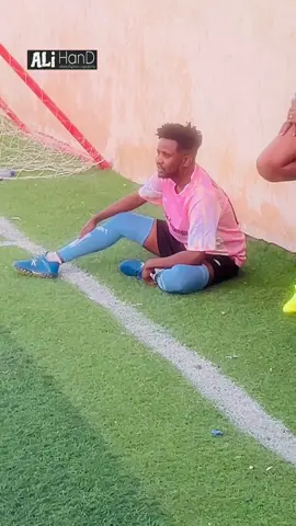 qalaskii kuwo ciyaala helay😛🙆‍♀️ #team_wejiyo_xun #tiktoknews #football #for #foryoupage 