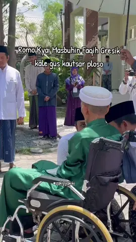 seorang guru yg begitu mulia sosok panutan doa nya selalu ada buat kita semua senyuman nya membuat hati tenang#motivasidiri  #fyp  #pondokpesantren  #mambaussholihin  #guskautsarploso 