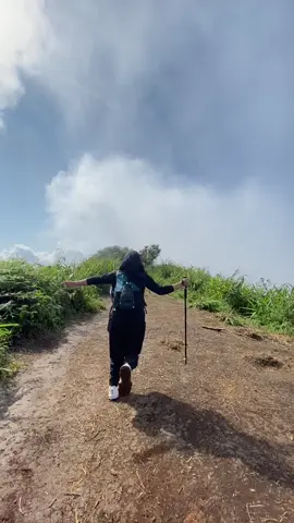 rasa senange klo mendaki gunung💃🏻 #fyp #mountain #masukberanda #xzyabc #pendaki 