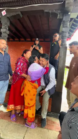 भक्तपुर जिल्लाका नागरिकले आदरणीय दाजु महेश बस्नेत ज्यूलाई अथाह माया गरेको भिडियो !  हामी अहिले लड्यौ हौला फेरि तपाईंको नेतृत्वमा देश र पार्टीलाई उठाउने छौ!#genzandolan #fyp #viralvideo #goviral @Mahesh basnet 