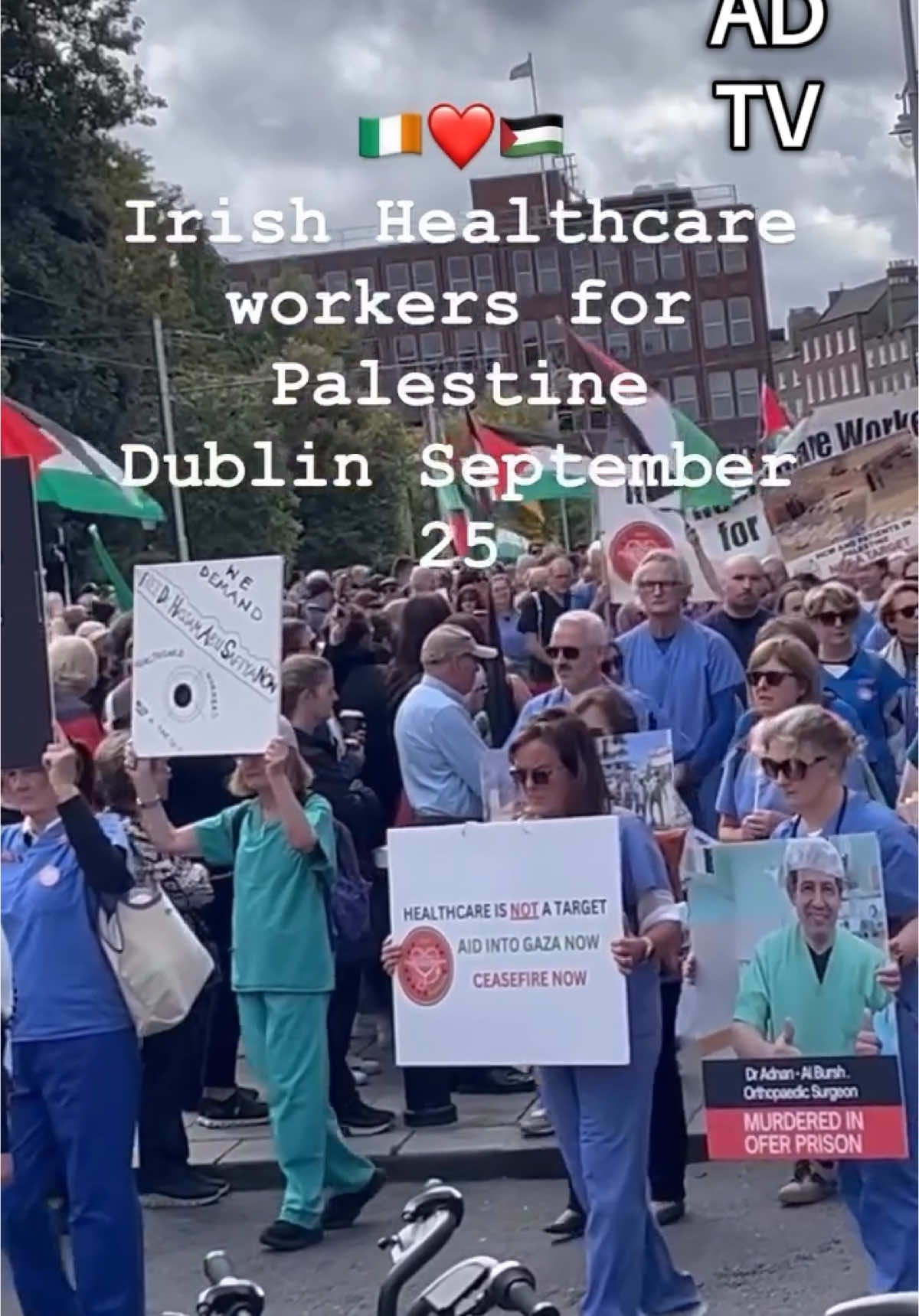 Irish healthcare workers took to the streets of Dublin in a silent march for Palestine 🇵🇸 🕊️ Wearing their uniforms and holding candles, they honored the lives lost in Gaza and called for an end to the ongoing genocide. ✊ Their action symbolizes solidarity, compassion, and the urgent demand for justice and peace. Des travailleurs de la santé irlandais ont défilé dans les rues de Dublin lors d’une marche silencieuse pour la Palestine 🇵🇸 🕊️ En uniforme et tenant des bougies, ils ont rendu hommage aux vies perdues à Gaza et exigé la fin du génocide en cours. ✊ Leur action incarne la solidarité, la compassion et l’appel urgent à la justice et à la paix.  العربية العاملون في القطاع الصحي في إيرلندا خرجوا في مسيرة صامتة في شوارع دبلن دعماً لفلسطين  🕊️ مرتدين زيّهم الرسمي وحاملين الشموع، كرّموا أرواح الشهداء في غزة وطالبوا بوقف الإبادة الجارية. ✊ فعلهم يجسد التضامن والرحمة والمطالبة العاجلة بالعدالة والسلام. #Dublin #FreePalestine #HealthcareWorkers4Palestine #Gaza #CeasefireNow #PalestineWillBeFree