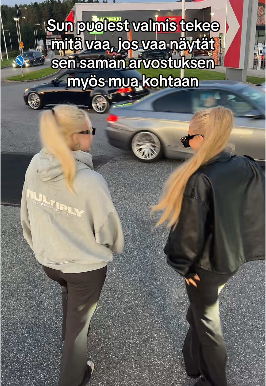 Autot oli maksettuja näyttelijoitä😎  #fyp #suomitiktok 