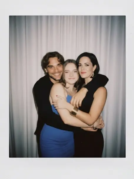 Gracias a la Inteligencia Artificial (IA) se pudo recrear unas fotografías de la adolescente Maya Berry Spear junto a sus fallecidos padres, la actriz y Miss Venezuela 2004 Mónica Spear y Thomas Henry Berry. 🫂🪽✨ 🫶🏼 #RevistaRonda #RondaNoticias #mayaberryspear #monicaspear #thomashenryberry
