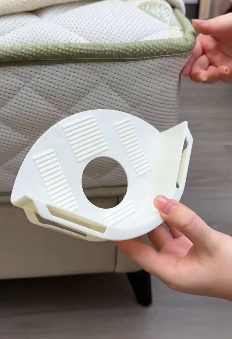 Easy to keep the bedsheet tidy😏#gadgets #coolgadgets #coolstuff #amazonfinds #fyp 