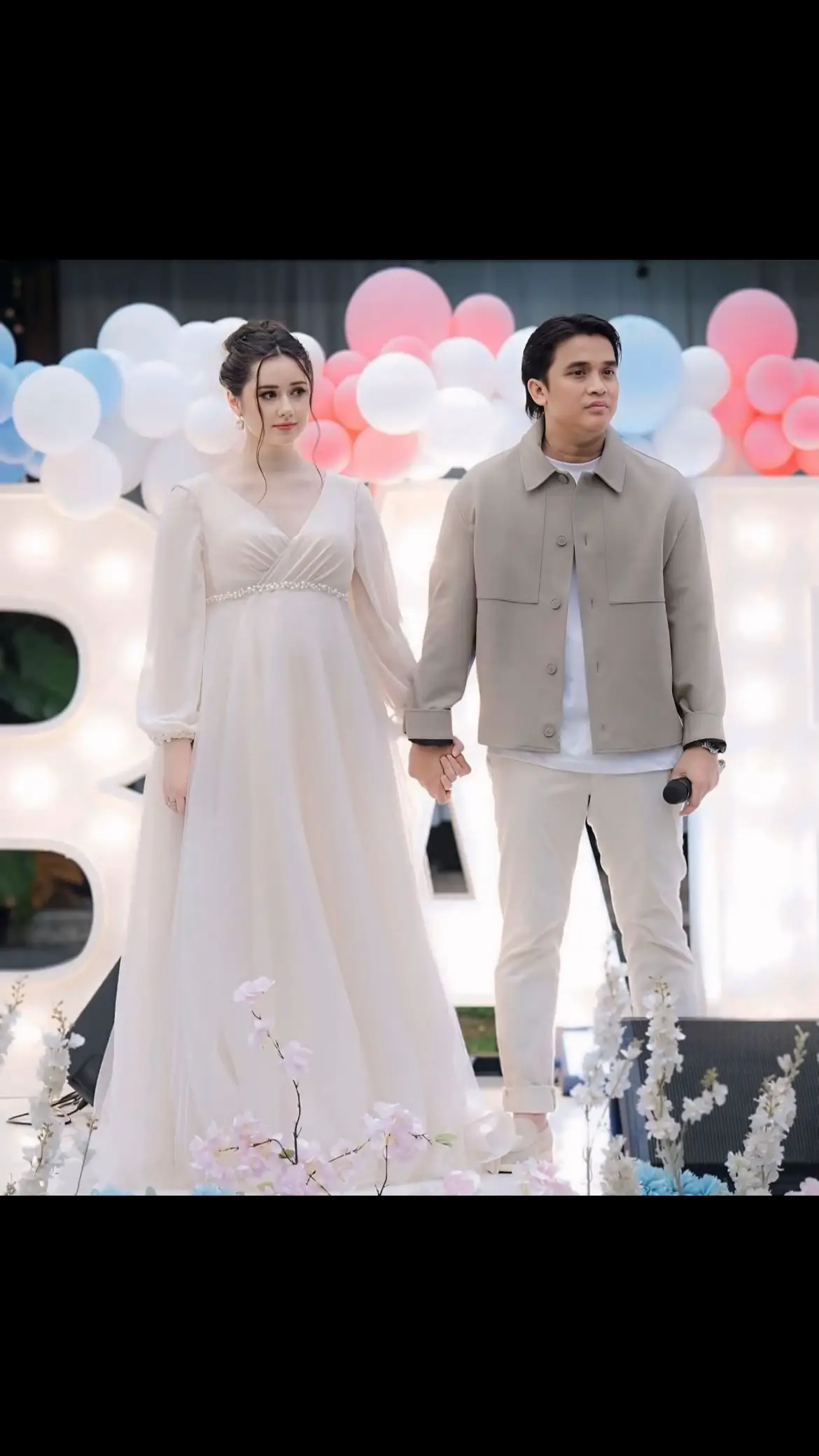 Moment perayaan Gender reveal anak Billy Saputra. Selamat anaknya laki2,semoga lancar sampai lahiran,Bumil cantik😍