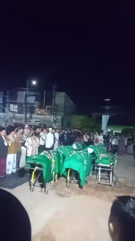 Sholat Jenasah untuk Jenasah Laka Karyawan RS Bina sehat...