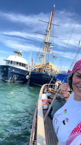 Ya en travesía rumbo a Gaza comparto con vosotros algunos momentos de estos 13 días de sensaciones y vivencias que marcarán nuestras vidas. Aprovecho para dar las gracias a las calles de Madrid que están llenas de Resistencia y corazón palestino ✌🏾