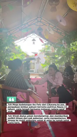 Salah satu dari sekian banyak pengaduan yang ditangani di Pos Pengaduan Lembur Pakuan, Teh Mega menerima kedatangan Ibu Fety dari Cikarang bersama putrinya, Ananda Naura (17 tahun), yang tengah berjuang melawan radang saraf otak. Teh Windi diutus untuk mendampingi, menyampaikan titipan dari Bapak Gubernur, serta mengantarkan hingga ke mobil ambulans untuk dirujuk ke Rumah Sehat Kang Haris. #PosPengaduanLemburPakuan #LemburPakuan #JabarIstimewa