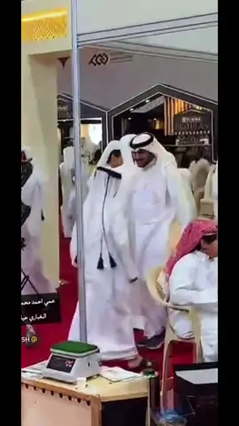 فيصل الغباري متواجد ب كتارا 🔥🔥🔥.       #الغباري #معرض_كتارا_الدولي_للصيد_والصقور #صقار #طيور #قطر 