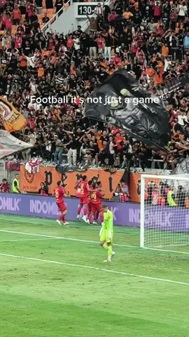 Sorak The Jakmania menyambut gol Bruno Tubarao ke gawang Bali United selamatkan Persija dari kekalahan  #persija #thejakmania #baliunited #persijajakarta #liga1 